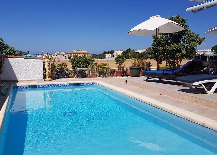 Peaceful Townhouse With Private Pool Near The Sea
